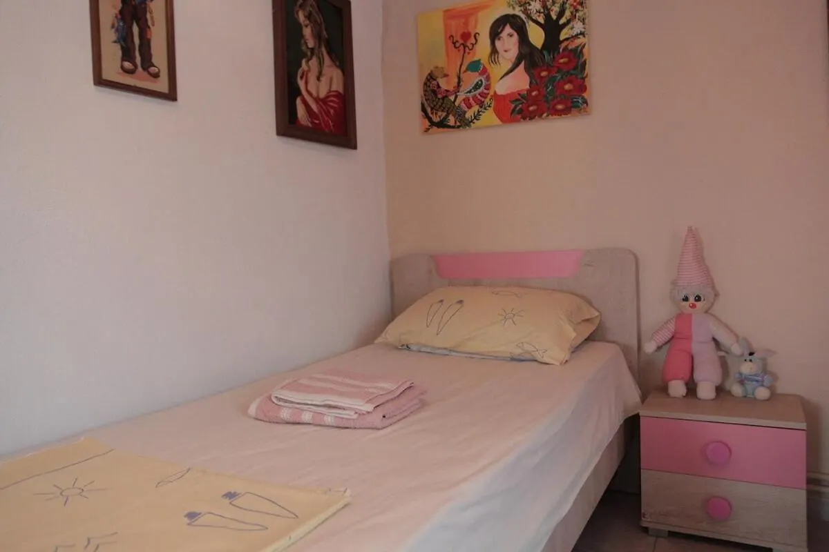 Georgia'S Summer Apartment Nea Kallikrateia Grecia